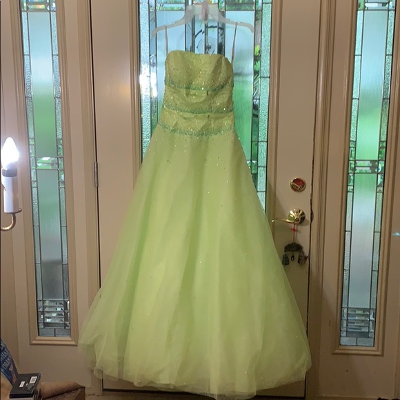 Tiffany Designs Dresses & Skirts - Tiffany Designs Ball Gown chartreuse Tiffany Designs Dresses & Skirts - Tiffany Designs Ball Gown chartreuse